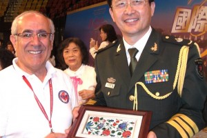 HongKong Gn.Kur.Başkanı ile (2012)